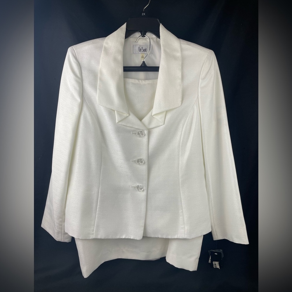 Le Suit White Women's Two-Piece Jacket and Skirt Set